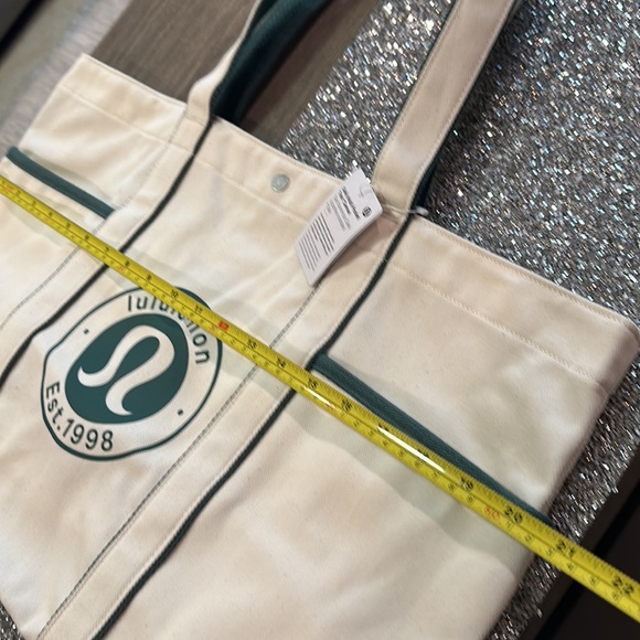 Lululemon Daily Multi-Pocket Canvas Tote Bag 20L NWT Natural/Medium Forest - Picture 8 of 12